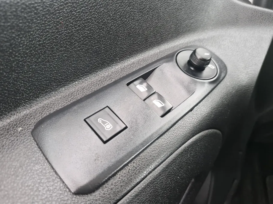 2023 Peugeot Partner Short van 