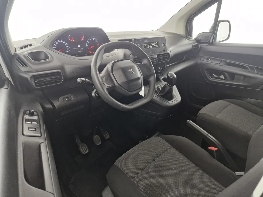 2023 Peugeot Partner Short van 