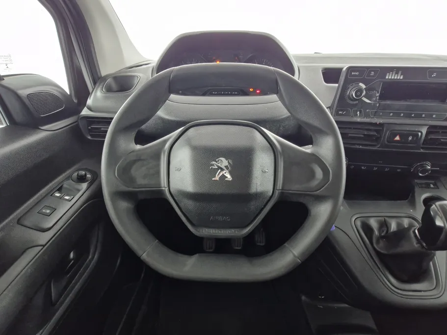 2023 Peugeot Partner Short van 