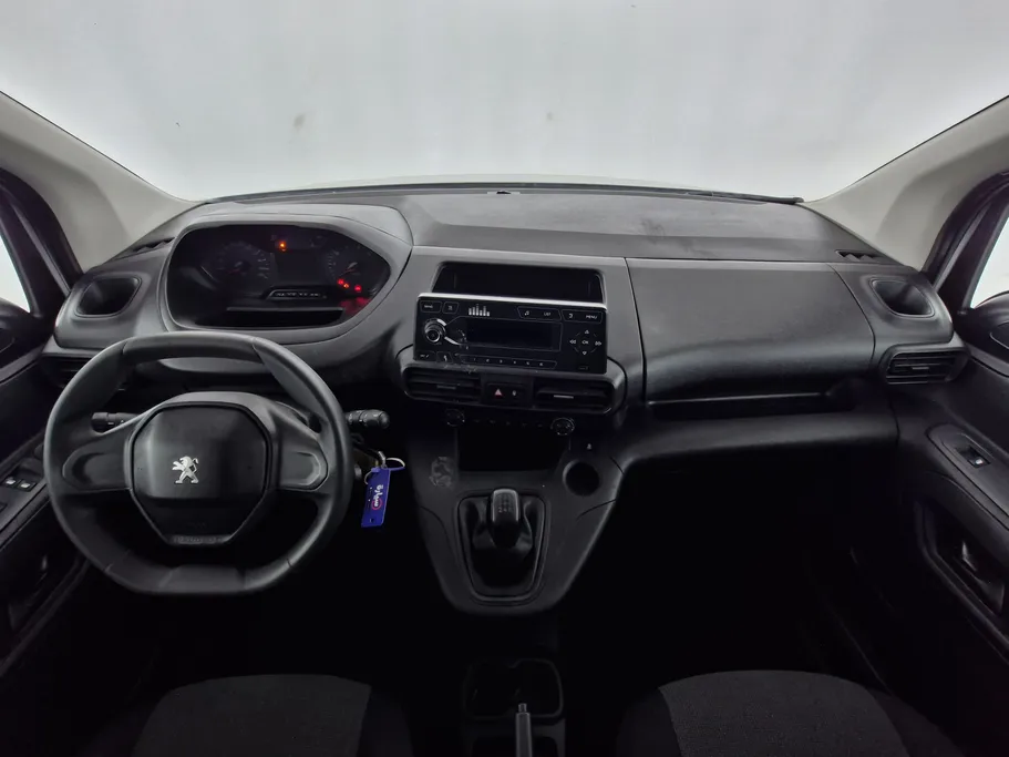 2023 Peugeot Partner Short van 