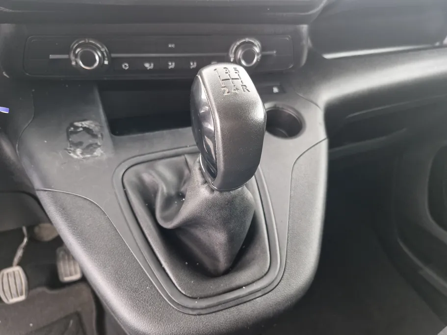 2023 Peugeot Partner Short van 