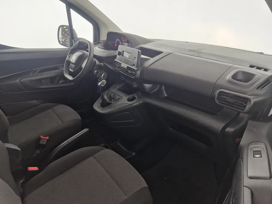 2023 Peugeot Partner Short van 