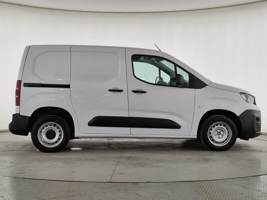 2023 Peugeot Partner Short van 