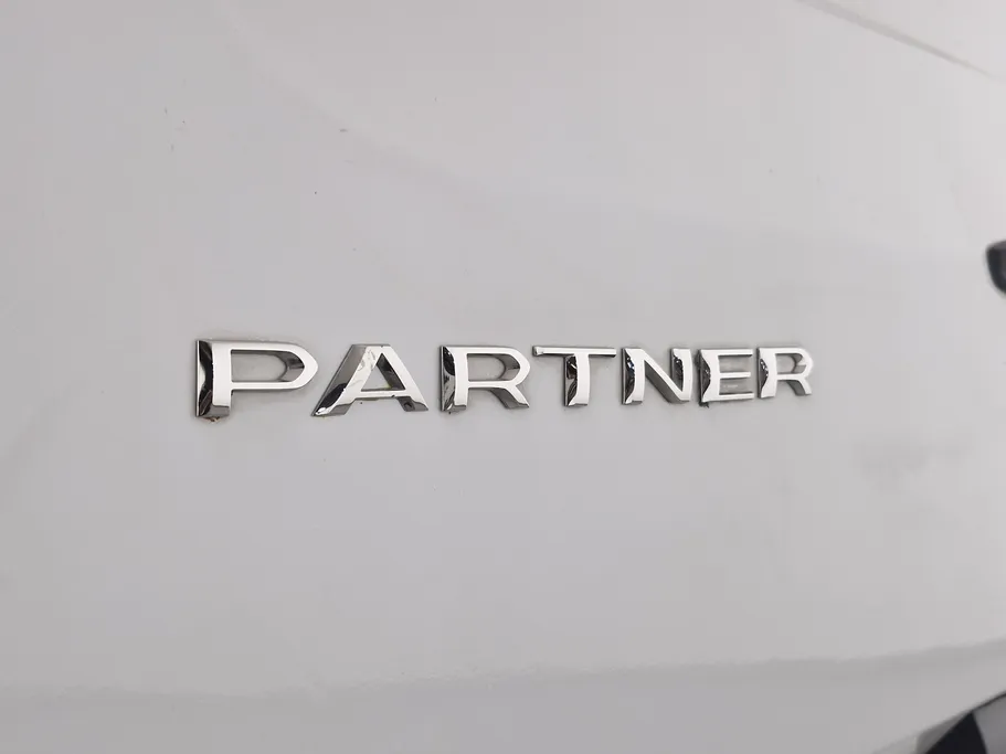 2023 Peugeot Partner Short van 