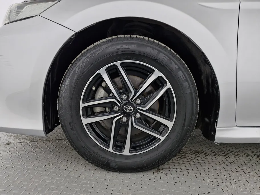 2021 Toyota Camry  LE HEV 