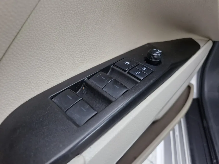 2021 Toyota Camry  LE HEV 