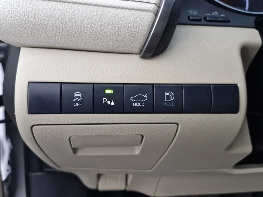 2021 Toyota Camry  LE HEV 