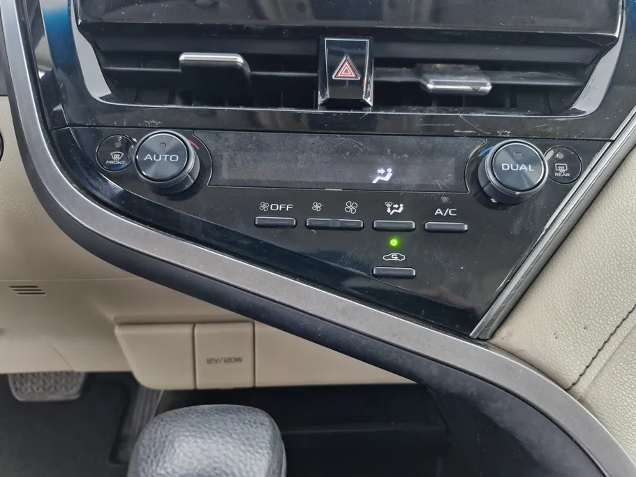 2021 Toyota Camry  LE HEV 