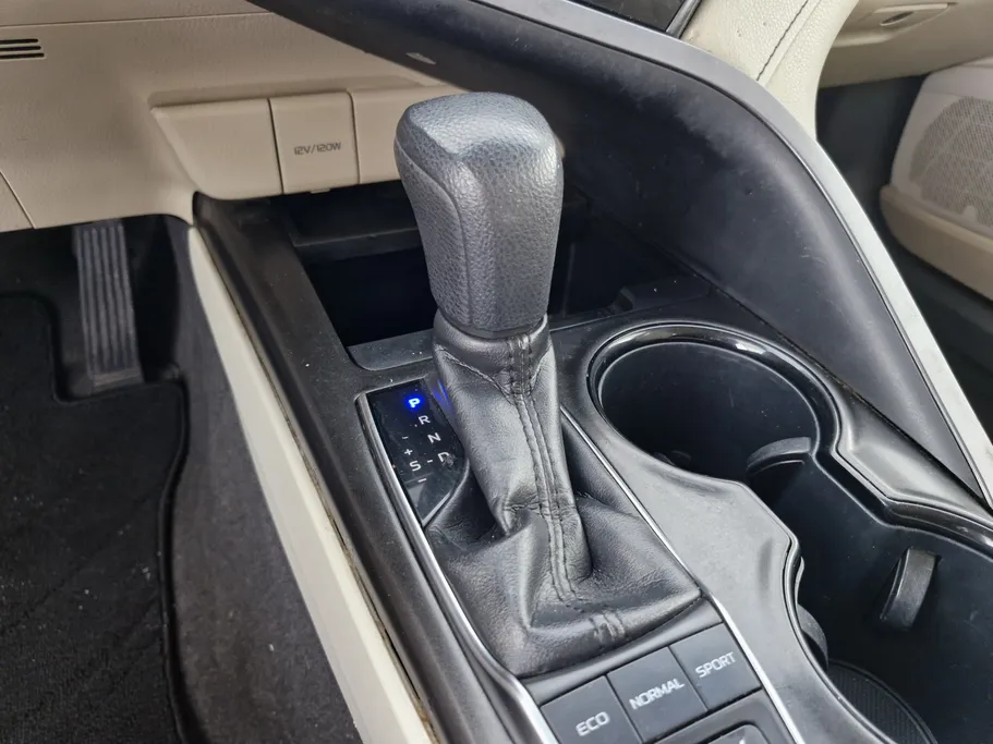 2021 Toyota Camry  LE HEV 