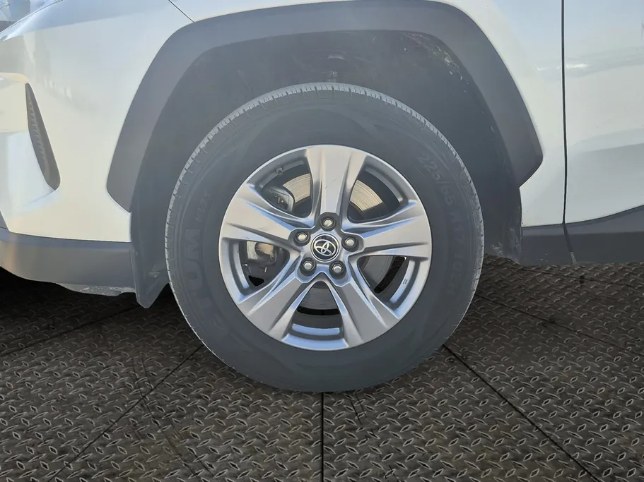 تويوتا راف فور LE 2022 