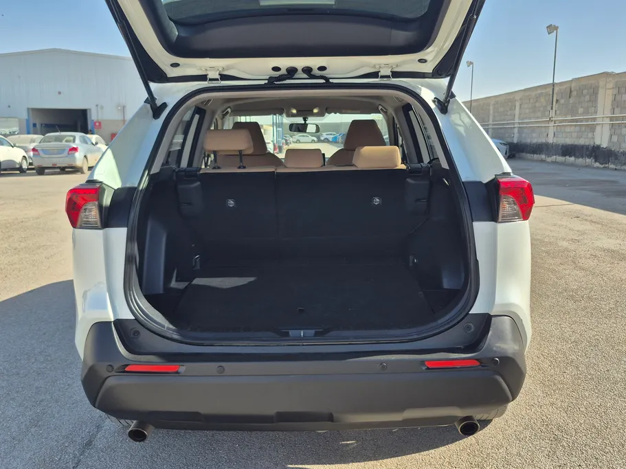 تويوتا راف فور LE 2022 