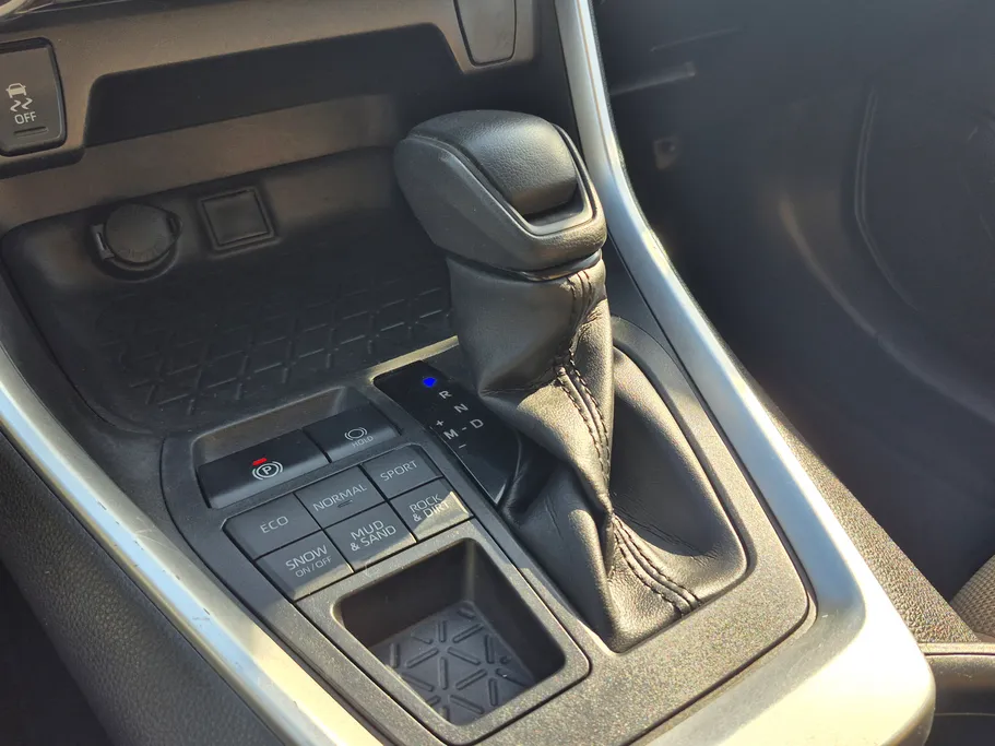 تويوتا راف فور LE 2022 