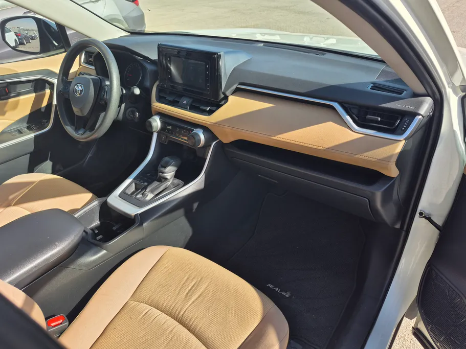 تويوتا راف فور LE 2022 