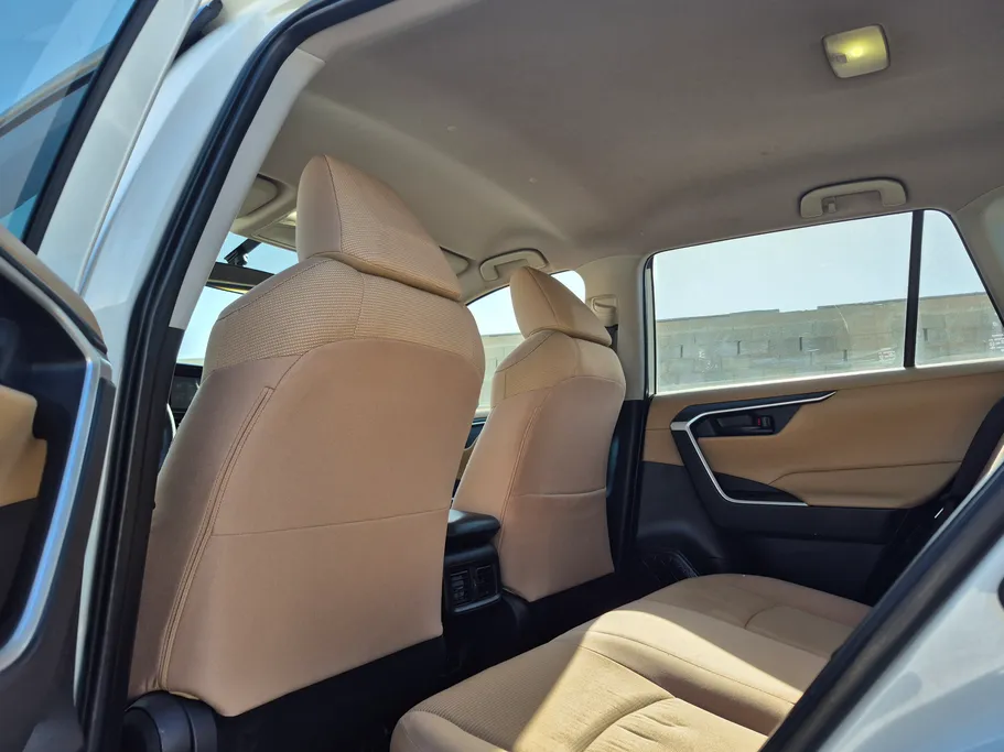 تويوتا راف فور LE 2022 