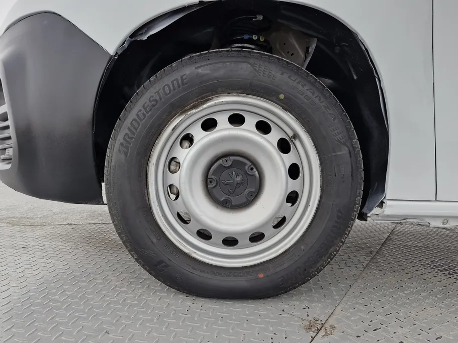 2022 Peugeot Partner Long van 