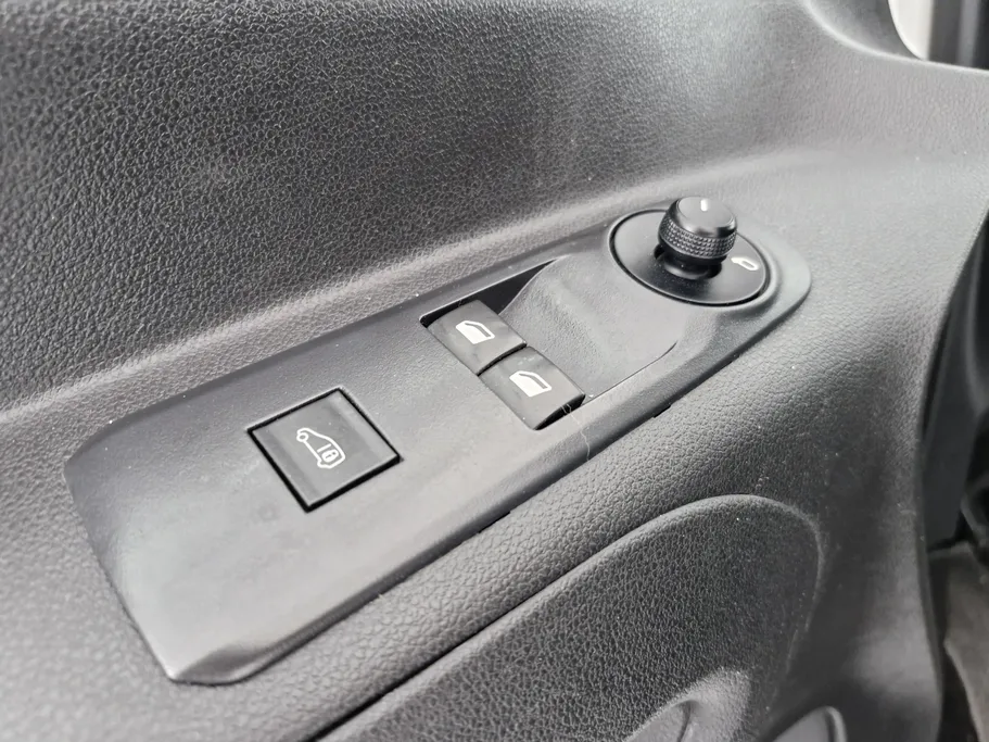 2022 Peugeot Partner Long van 