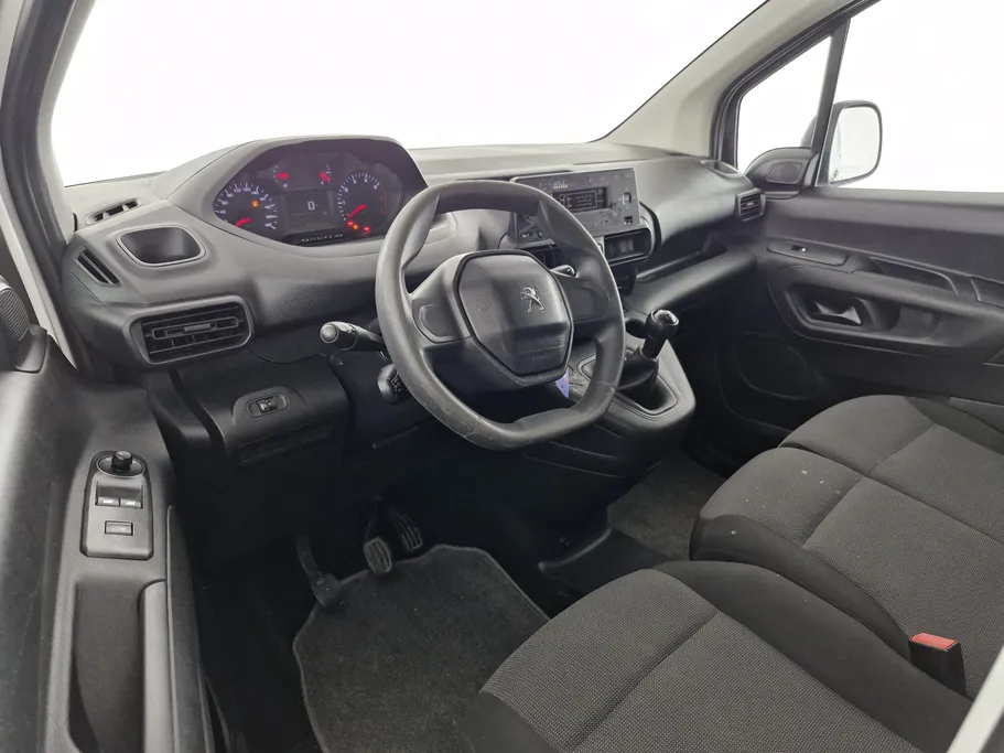 2022 Peugeot Partner Long van 