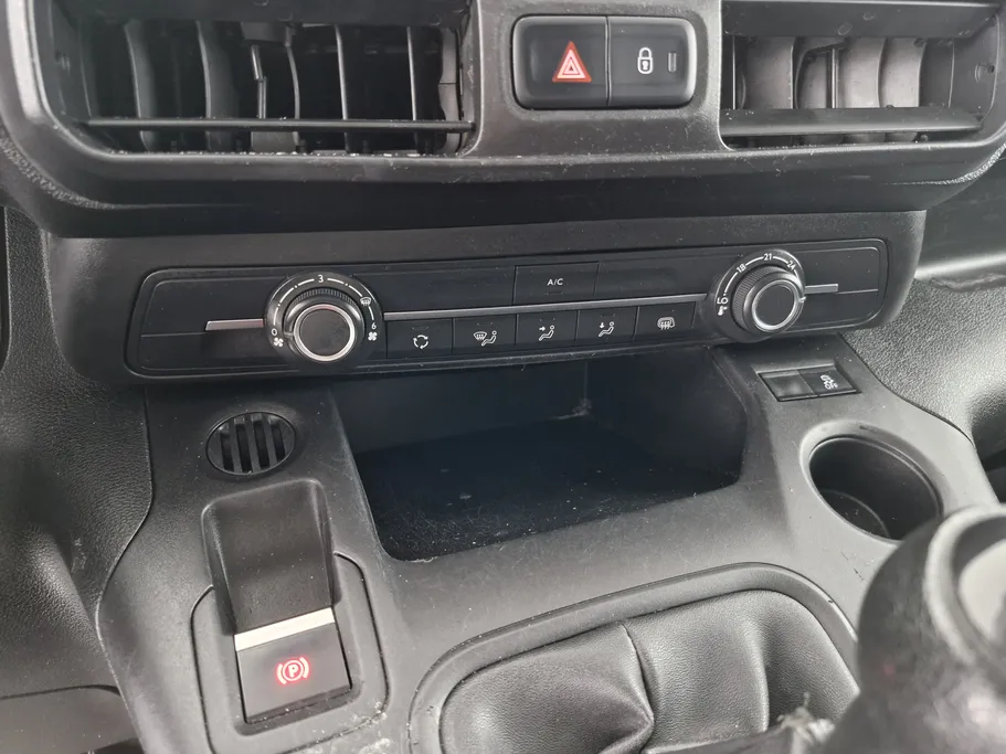 2022 Peugeot Partner Long van 