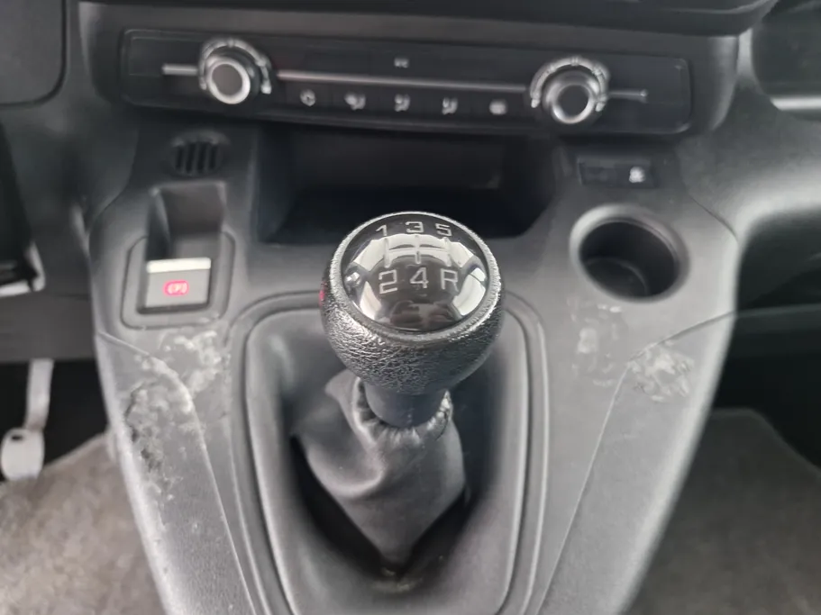 2022 Peugeot Partner Long van 