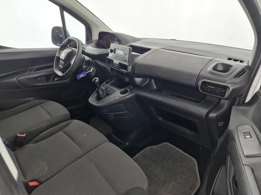 2022 Peugeot Partner Long van 