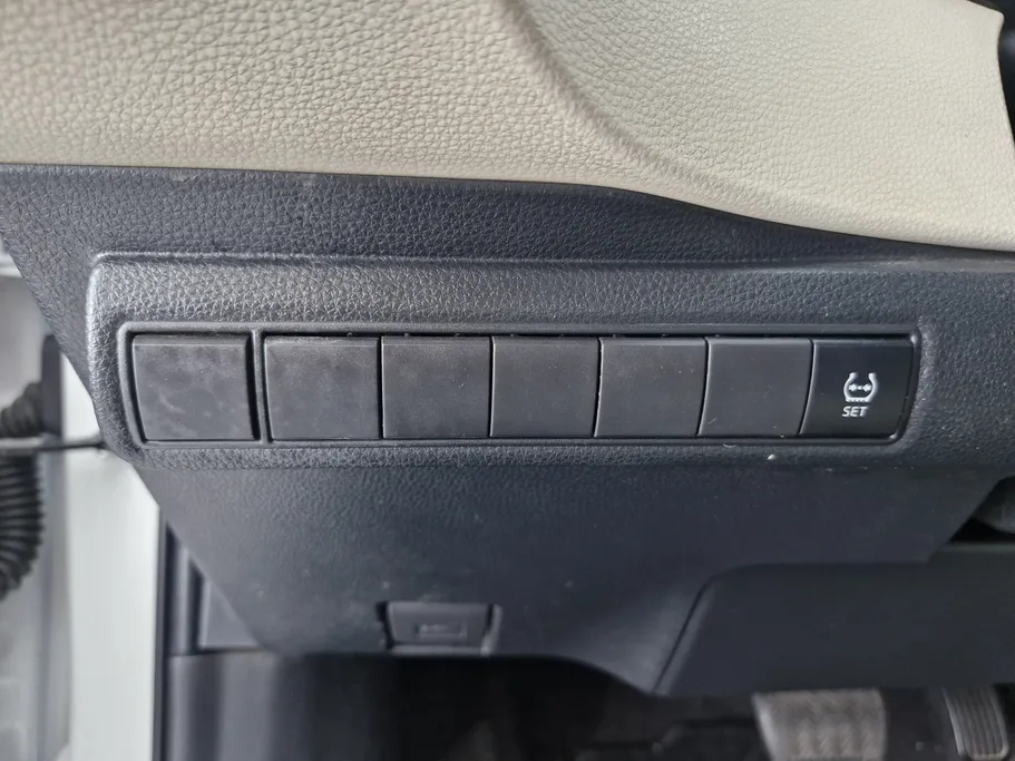 تويوتا كورولا XLI 2023 