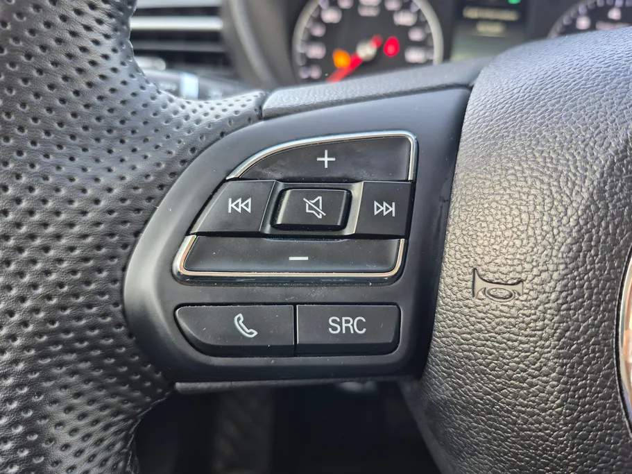 ام جي 5 COM 2024 