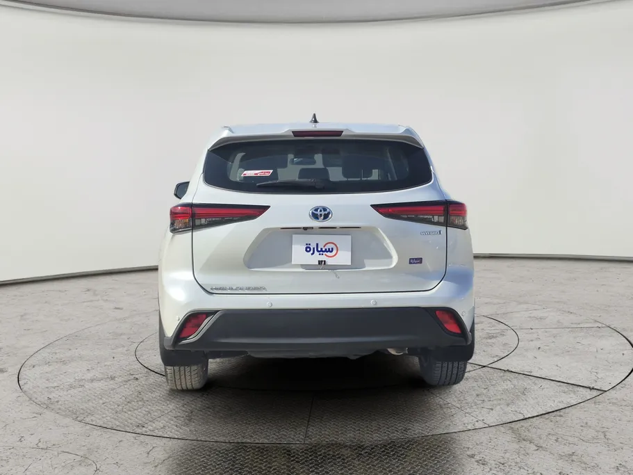 2022 Toyota Highlander LE 