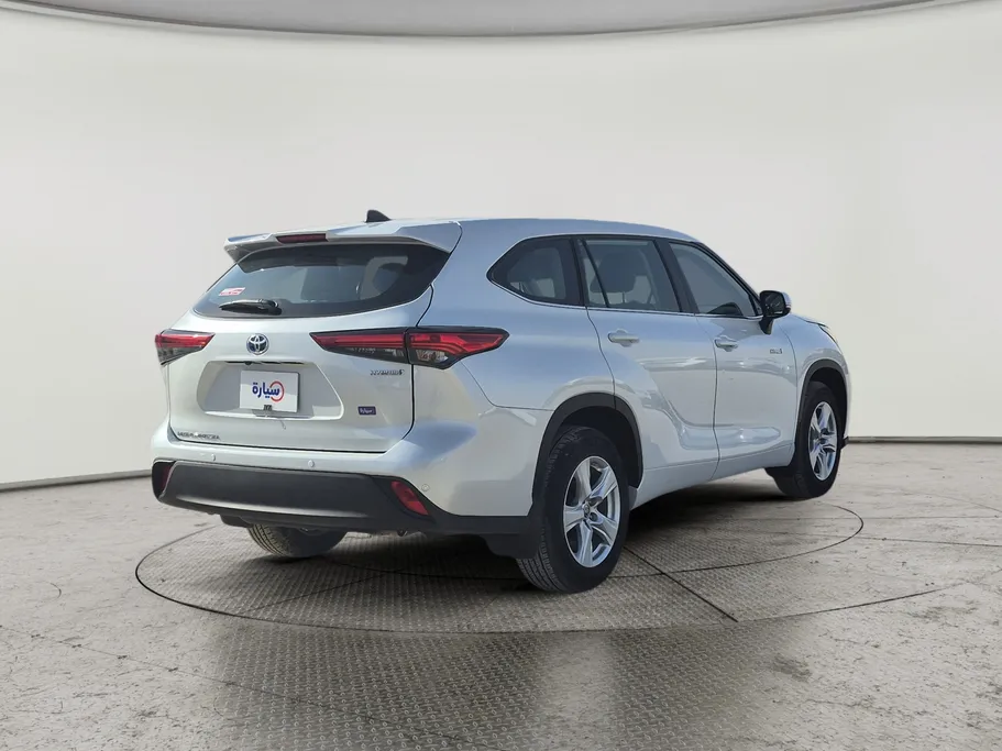 2022 Toyota Highlander LE 