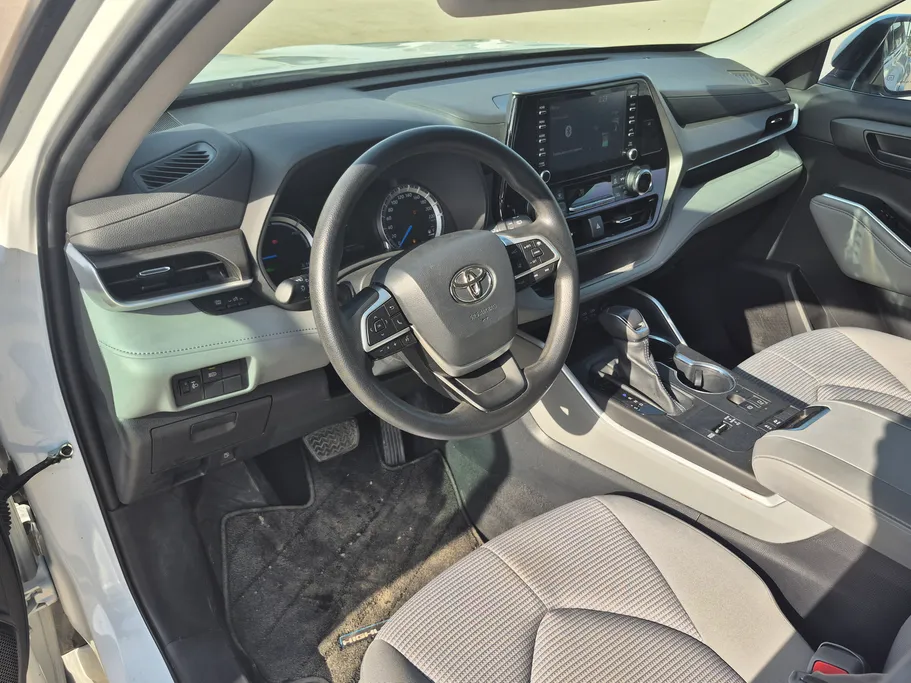 2022 Toyota Highlander LE 