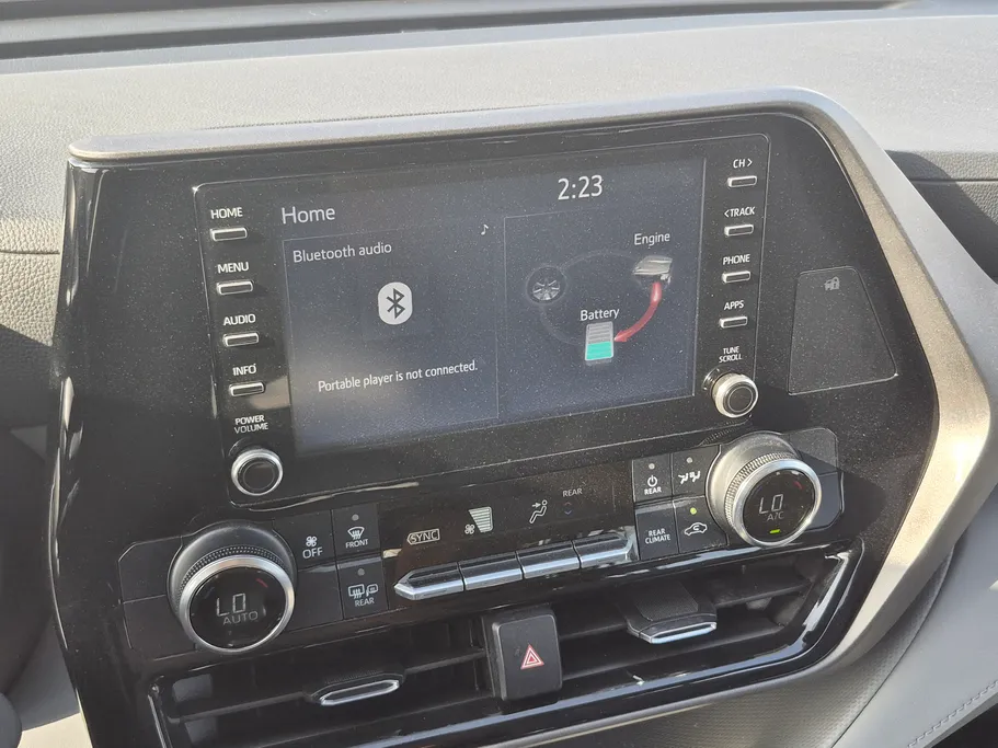 2022 Toyota Highlander LE 