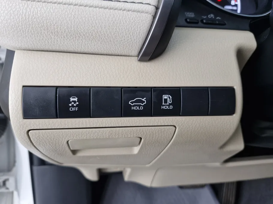 تويوتا كامري LE 2022 