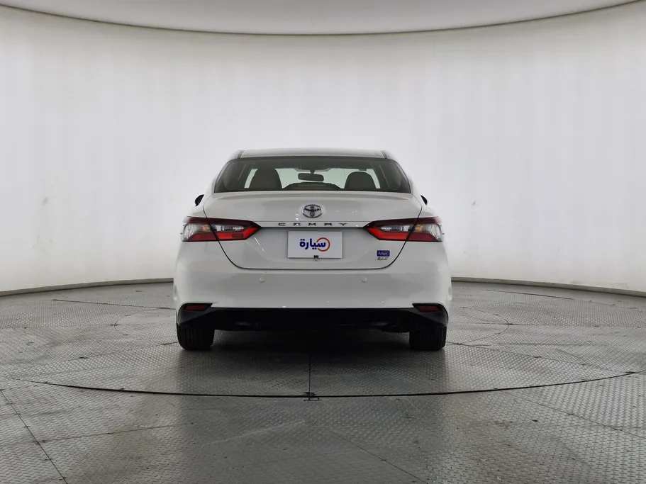تويوتا كامري LE 2022 