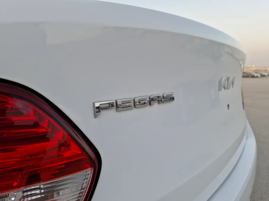 2022 Kia Pegas LX 