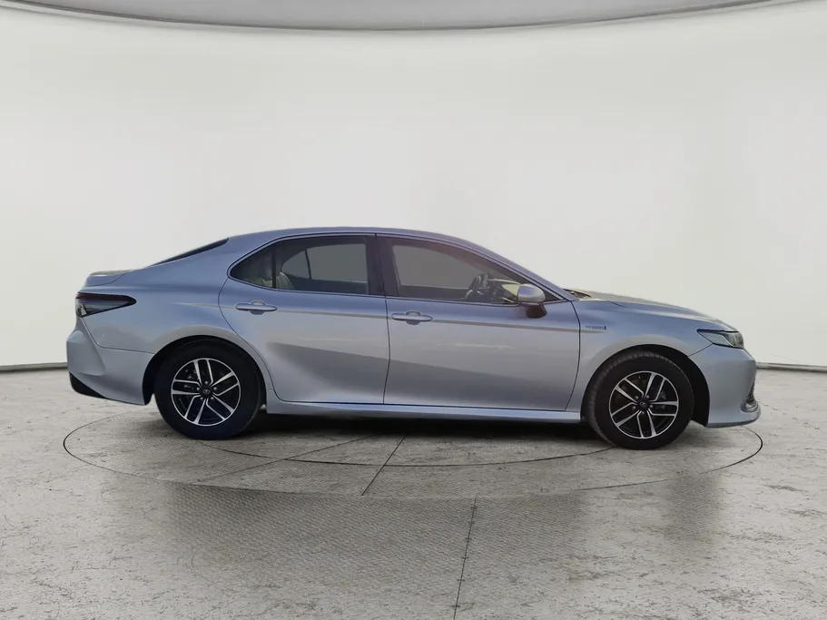 تويوتا كامري LE HEV 2021 