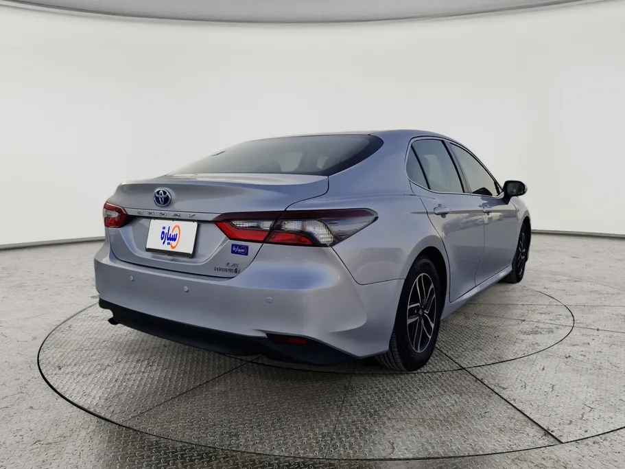 تويوتا كامري LE HEV 2021 