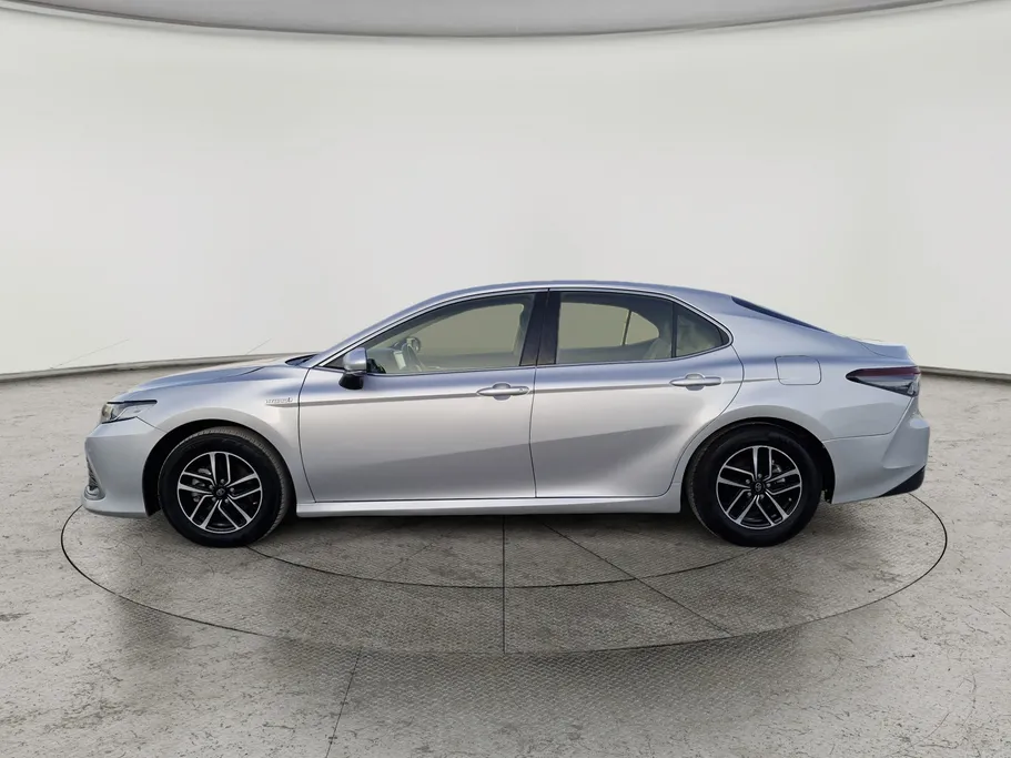 تويوتا كامري LE HEV 2021 