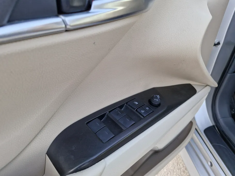 تويوتا كامري LE HEV 2021 