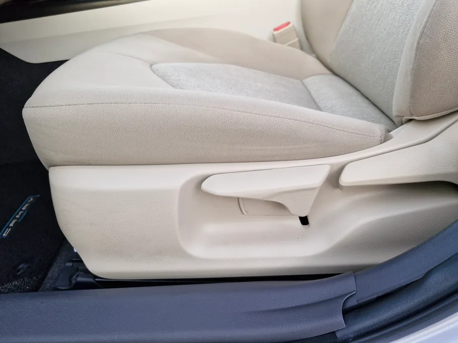 تويوتا كامري LE HEV 2021 