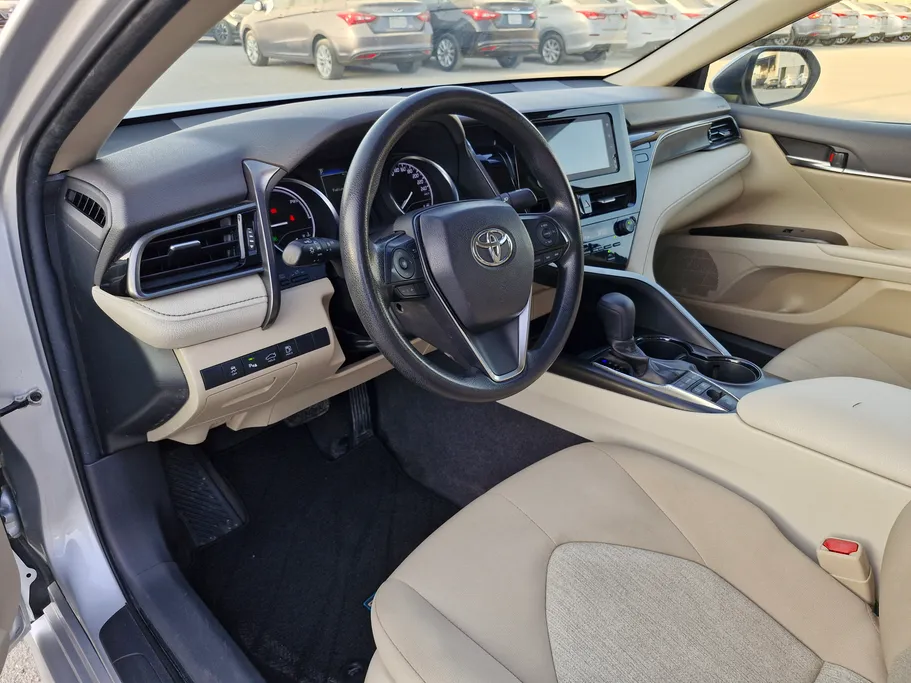 تويوتا كامري LE HEV 2021 