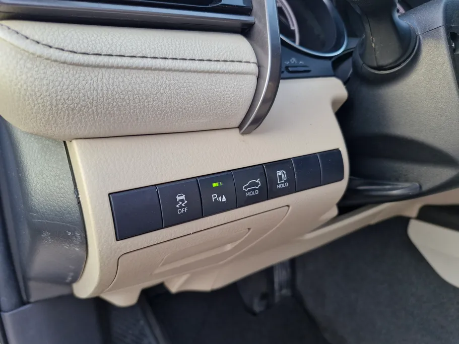 تويوتا كامري LE HEV 2021 