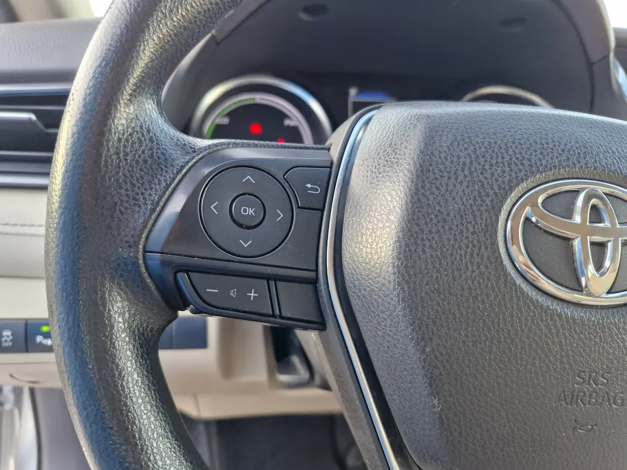 تويوتا كامري LE HEV 2021 