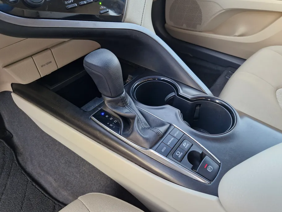 تويوتا كامري LE HEV 2021 