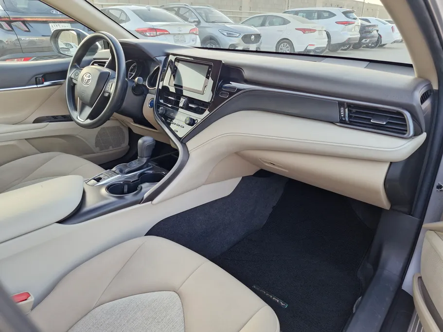 تويوتا كامري LE HEV 2021 