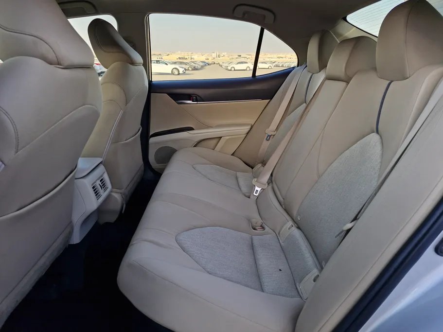 تويوتا كامري LE HEV 2021 