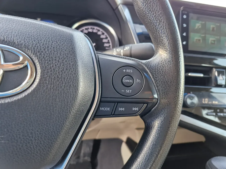 تويوتا كامري LE HEV 2021 