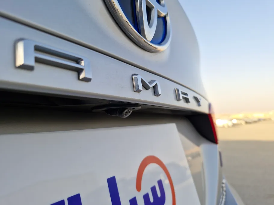 تويوتا كامري LE HEV 2021 