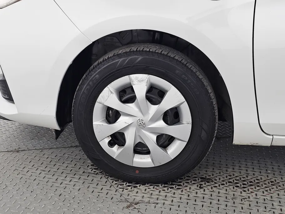 2022 Toyota Yaris  Y 