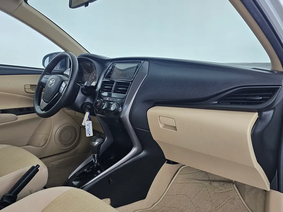 2022 Toyota Yaris  Y 