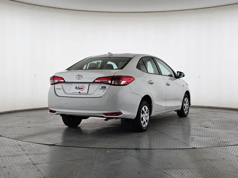 2022 Toyota Yaris  Y 