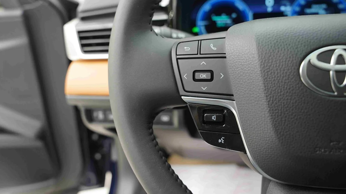 تويوتا كامري LUMIERE HEV 2026 